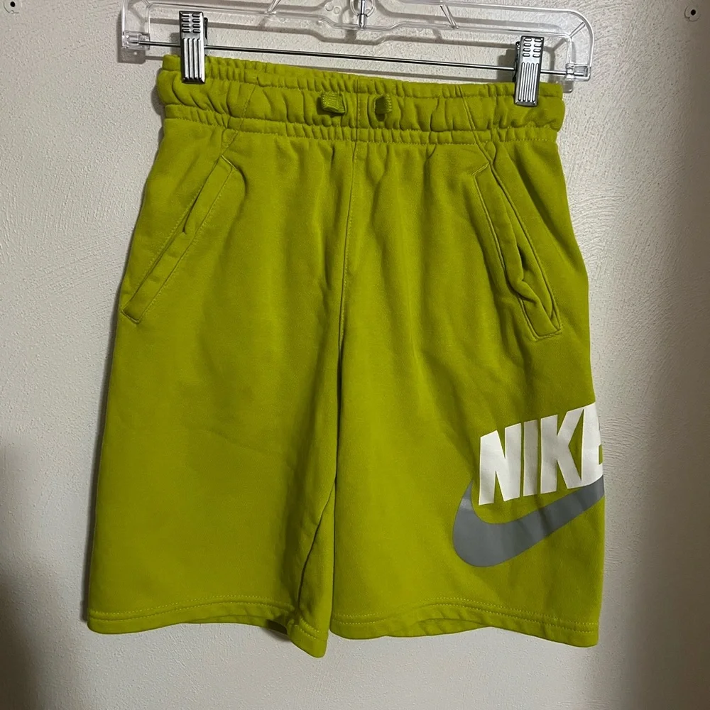 NIKE Classic Fleece Athletic Activewear Casual Logo Shorts Lime Green Boy's Sz L